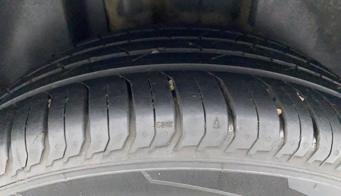 2022 Volkswagen VIRTUS HIGHLINE TSI 1.0 MT, Petrol, Manual, 22,715 km, Right Rear Tyre Tread