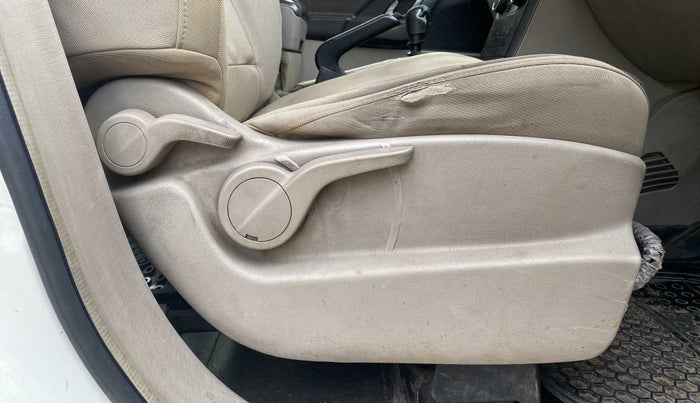 2017 Mahindra XUV500 W6, Diesel, Manual, 88,697 km, Driver Side Adjustment Panel