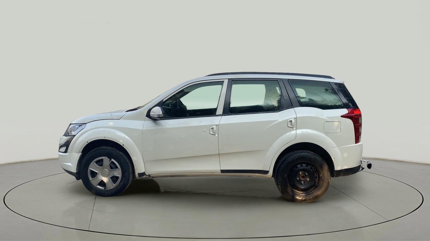 2017 Mahindra XUV500 W6, Diesel, Manual, 88,697 km, Left Side