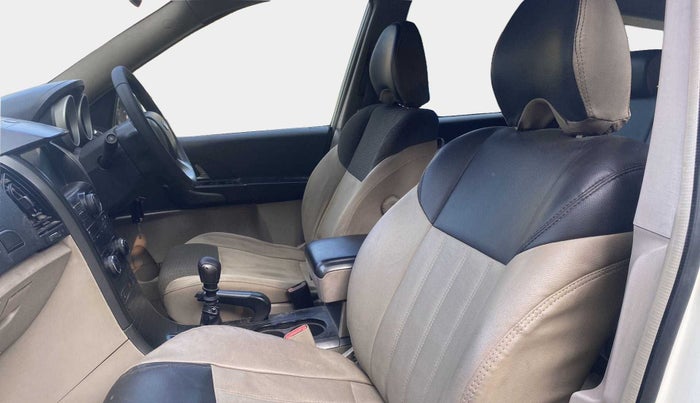 2017 Mahindra XUV500 W6, Diesel, Manual, 88,697 km, Right Side Front Door Cabin