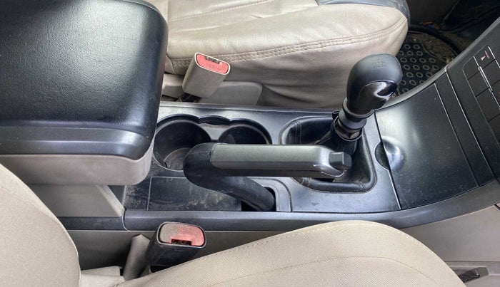 2017 Mahindra XUV500 W6, Diesel, Manual, 88,697 km, Gear Lever