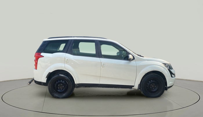 2017 Mahindra XUV500 W6, Diesel, Manual, 88,697 km, Right Side View