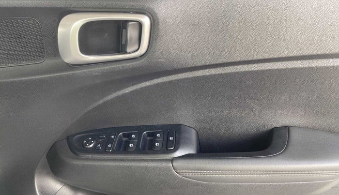 2020 Hyundai VENUE SX (O) 1.5 CRDI, Diesel, Manual, 54,268 km, Driver Side Door Panels Control