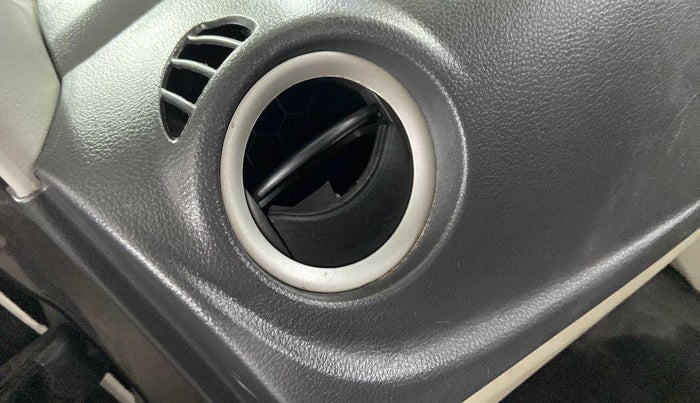 2017 Maruti Alto K10 VXI, Petrol, Manual, 54,572 km, AC Unit - Front vent has minor damage