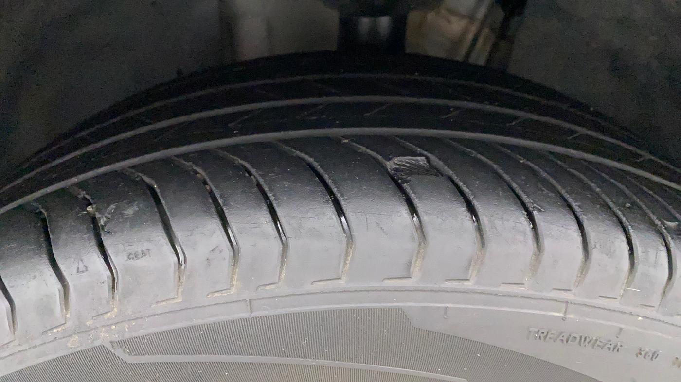 2022 Volkswagen TAIGUN TOPLINE 1.0 TSI MT, Petrol, Manual, 16,290 km, Left Front Tyre Tread