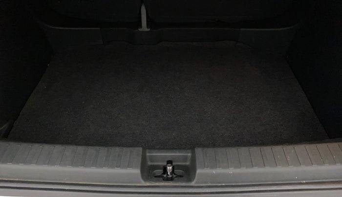 2022 Volkswagen TAIGUN TOPLINE 1.0 TSI MT, Petrol, Manual, 16,290 km, Boot Inside