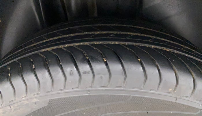 2022 Volkswagen TAIGUN TOPLINE 1.0 TSI MT, Petrol, Manual, 16,290 km, Right Rear Tyre Tread