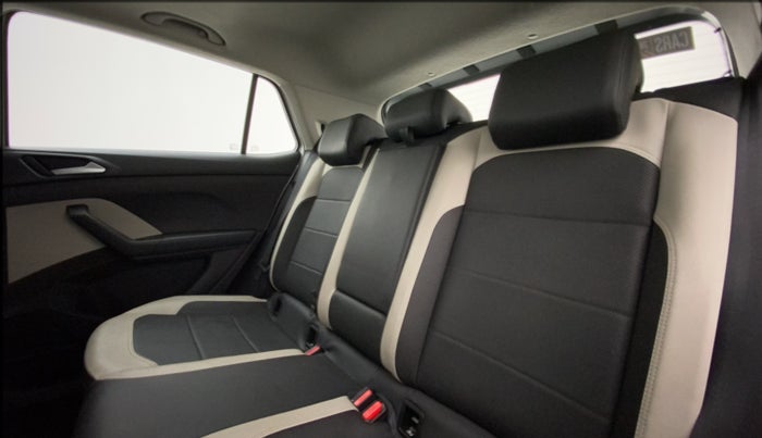 2022 Volkswagen TAIGUN TOPLINE 1.0 TSI MT, Petrol, Manual, 16,290 km, Right Side Rear Door Cabin