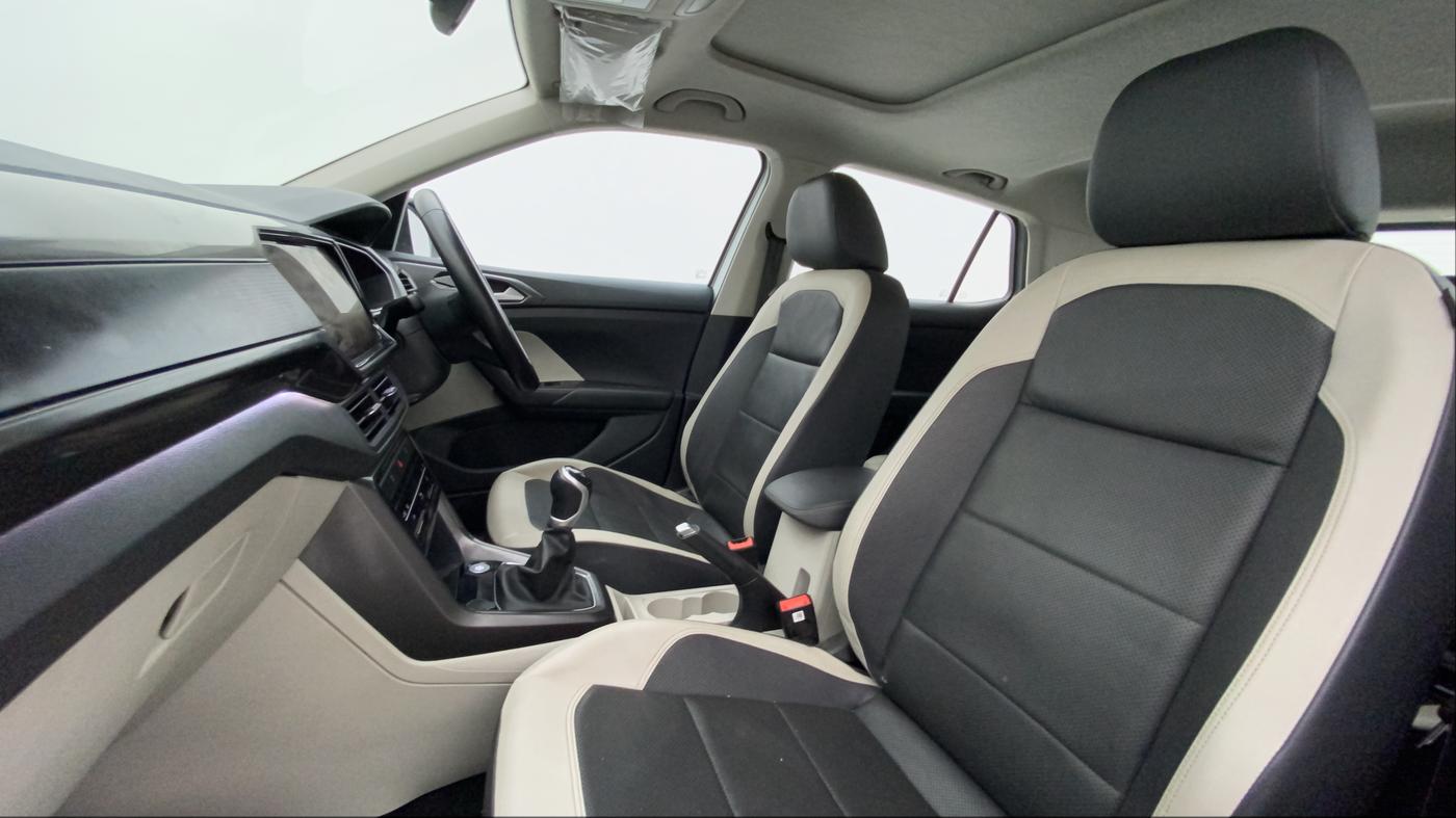 2022 Volkswagen TAIGUN TOPLINE 1.0 TSI MT, Petrol, Manual, 16,290 km, Right Side Front Door Cabin