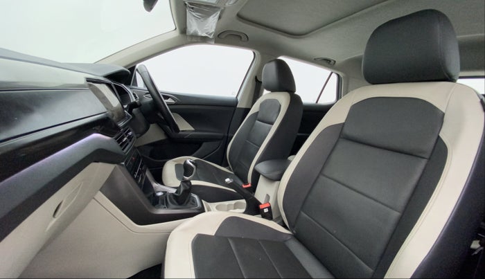 2022 Volkswagen TAIGUN TOPLINE 1.0 TSI MT, Petrol, Manual, 16,290 km, Right Side Front Door Cabin
