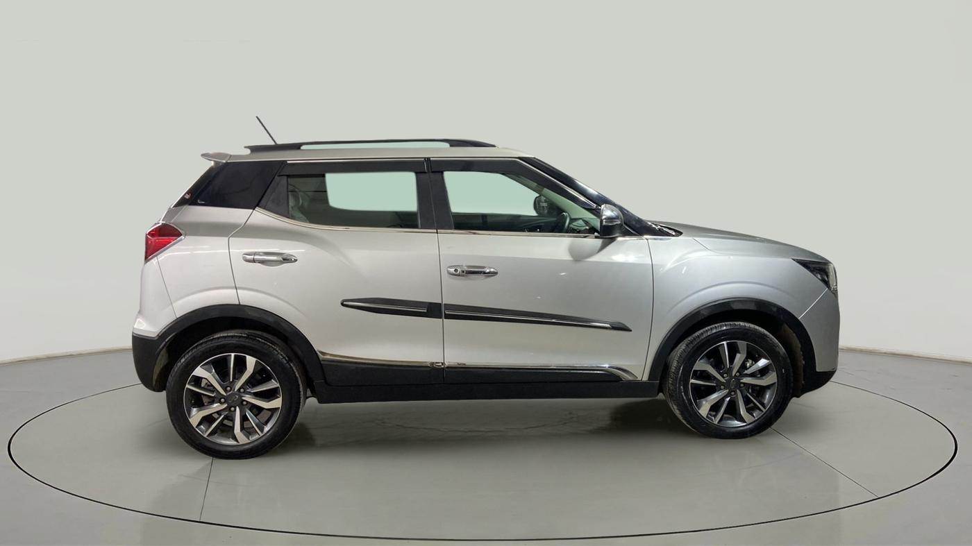 2021 Mahindra XUV300 W8 (O) 1.5 DIESEL, Diesel, Manual, 29,600 km, Right Side View