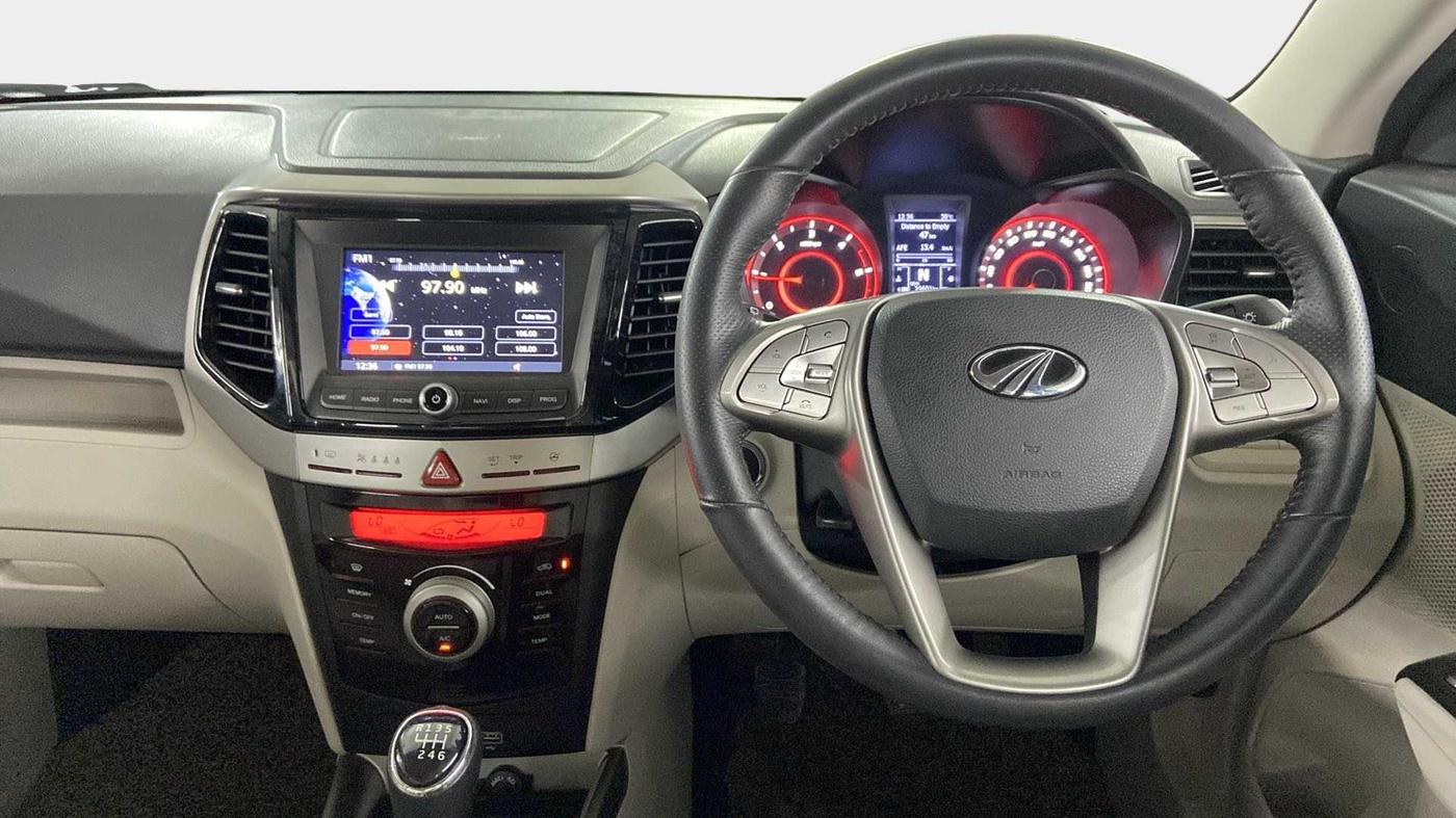 2021 Mahindra XUV300 W8 (O) 1.5 DIESEL, Diesel, Manual, 29,600 km, Steering Wheel Close Up