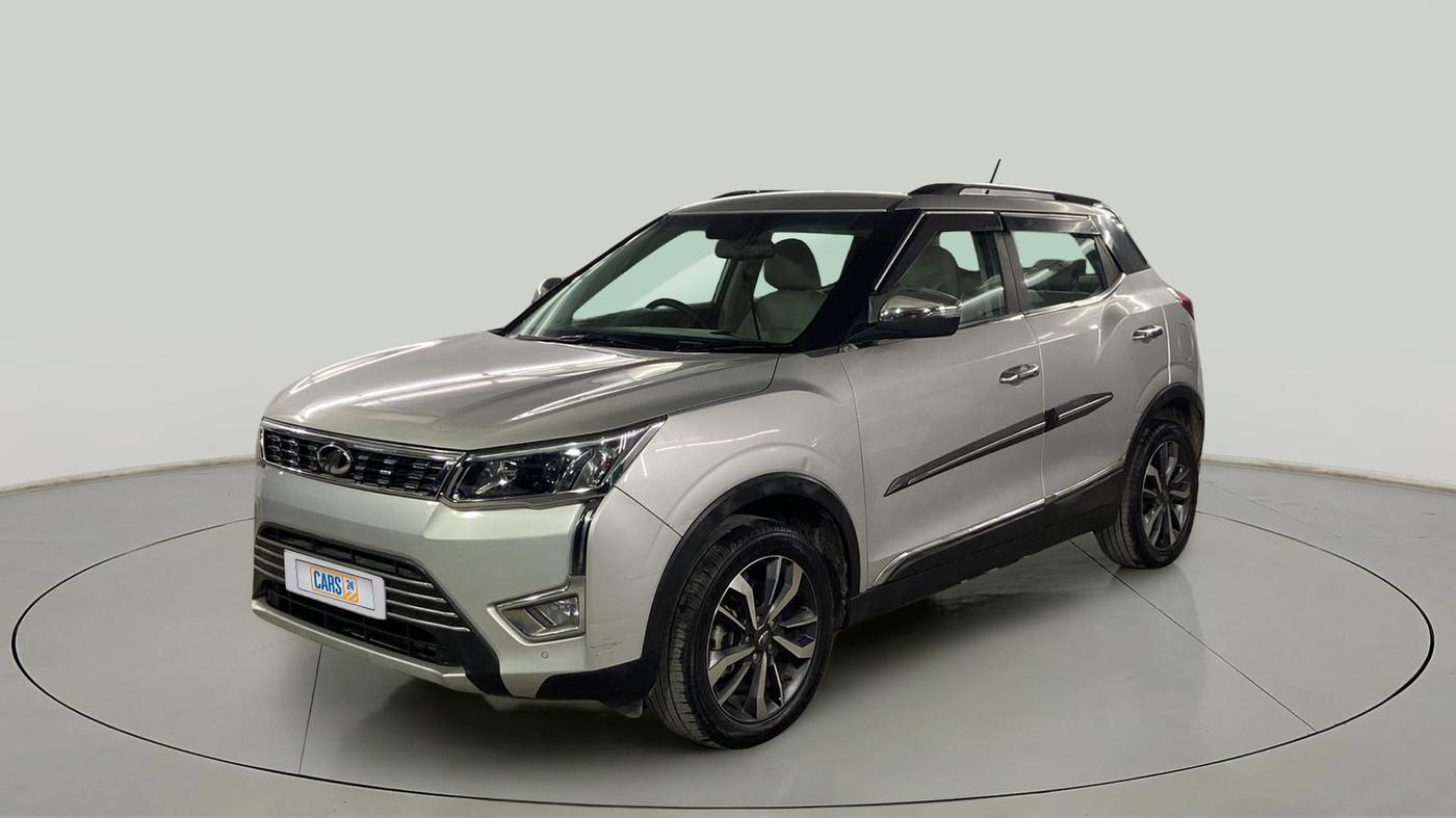 2021 Mahindra XUV300 W8 (O) 1.5 DIESEL, Diesel, Manual, 29,600 km, Left Front Diagonal