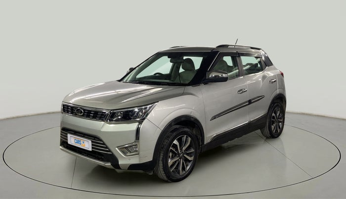 2021 Mahindra XUV300 W8 (O) 1.5 DIESEL, Diesel, Manual, 29,600 km, Left Front Diagonal