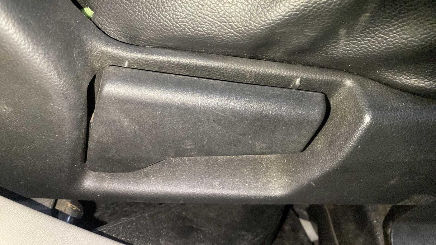 2019 Renault TRIBER RXZ, Petrol, Manual, 85,305 km, Driver Side Adjustment Panel