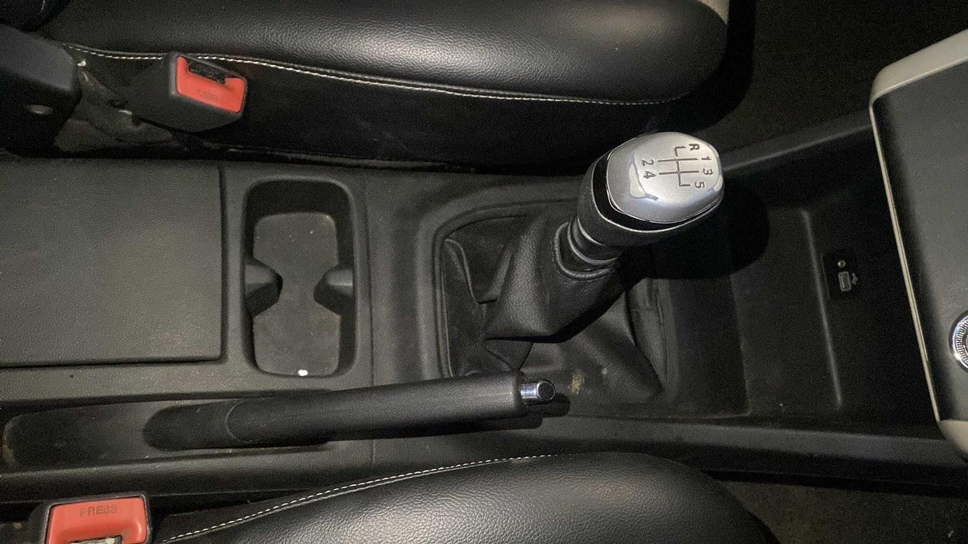 2019 Renault TRIBER RXZ, Petrol, Manual, 85,305 km, Gear Lever