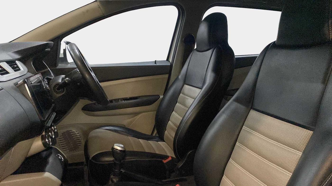 2019 Renault TRIBER RXZ, Petrol, Manual, 85,305 km, Right Side Front Door Cabin