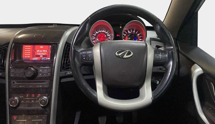 2014 Mahindra XUV500 W8, Diesel, Manual, 89,077 km, Steering Wheel Close Up