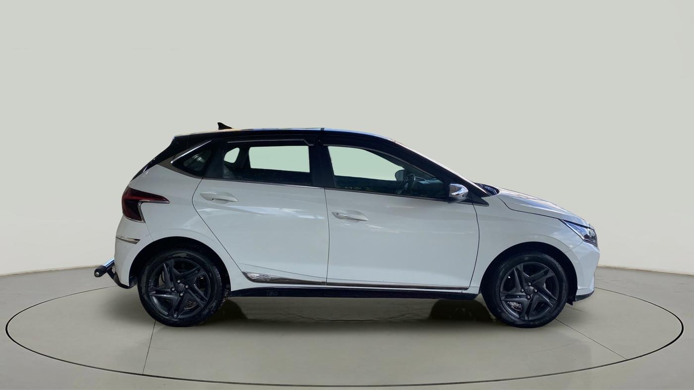2022 Hyundai NEW I20 SPORTZ 1.2 MT DUAL TONE, Petrol, Manual, 14,647 km, Right Side View