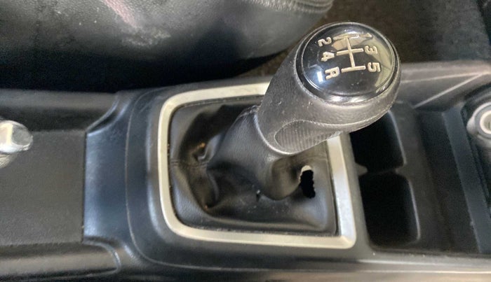 2019 Maruti Swift VXI, Petrol, Manual, 48,793 km, Gear lever - Boot cover slightly torn
