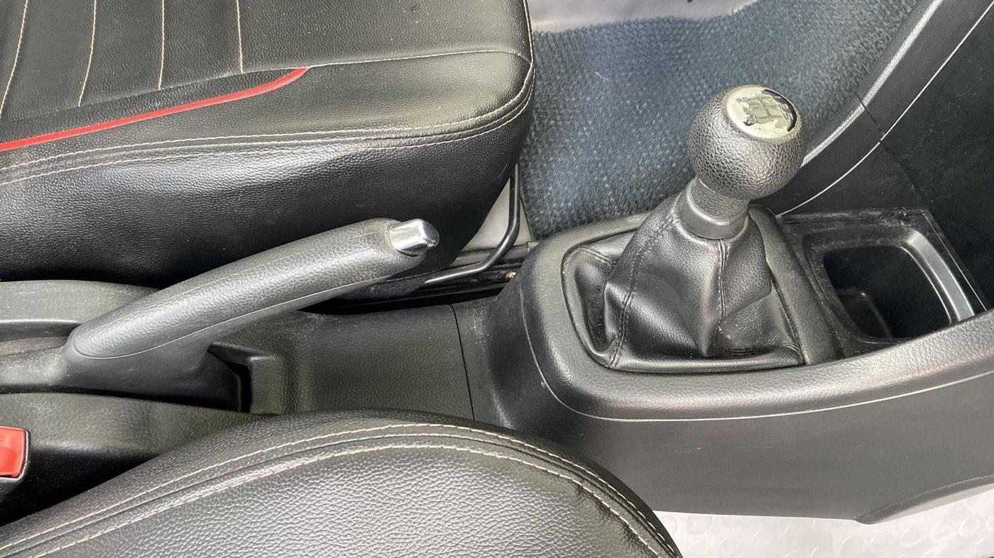 2016 Maruti Swift VXI, Petrol, Manual, 96,457 km, Gear Lever