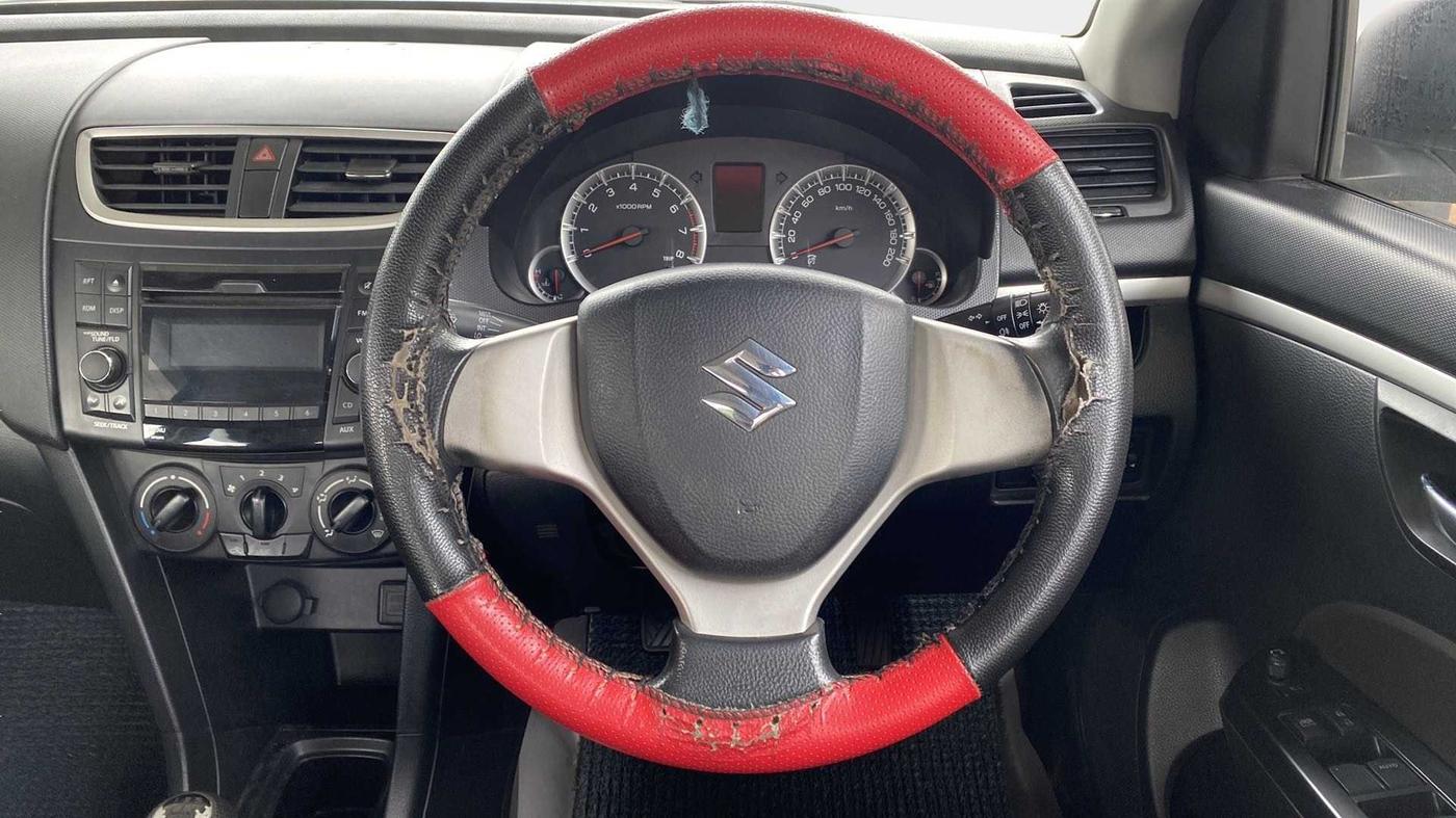 2016 Maruti Swift VXI, Petrol, Manual, 96,457 km, Steering Wheel Close Up