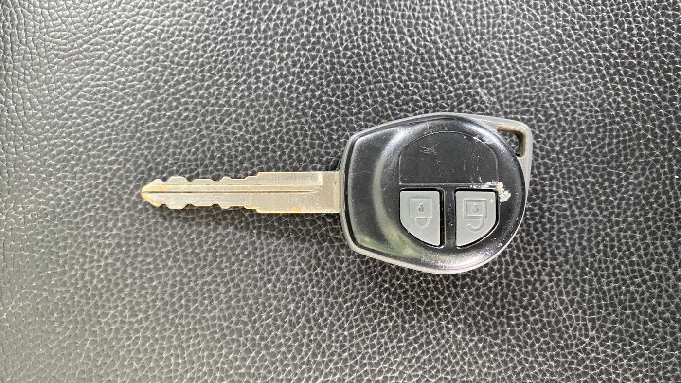 2016 Maruti Swift VXI, Petrol, Manual, 96,457 km, Key Close Up