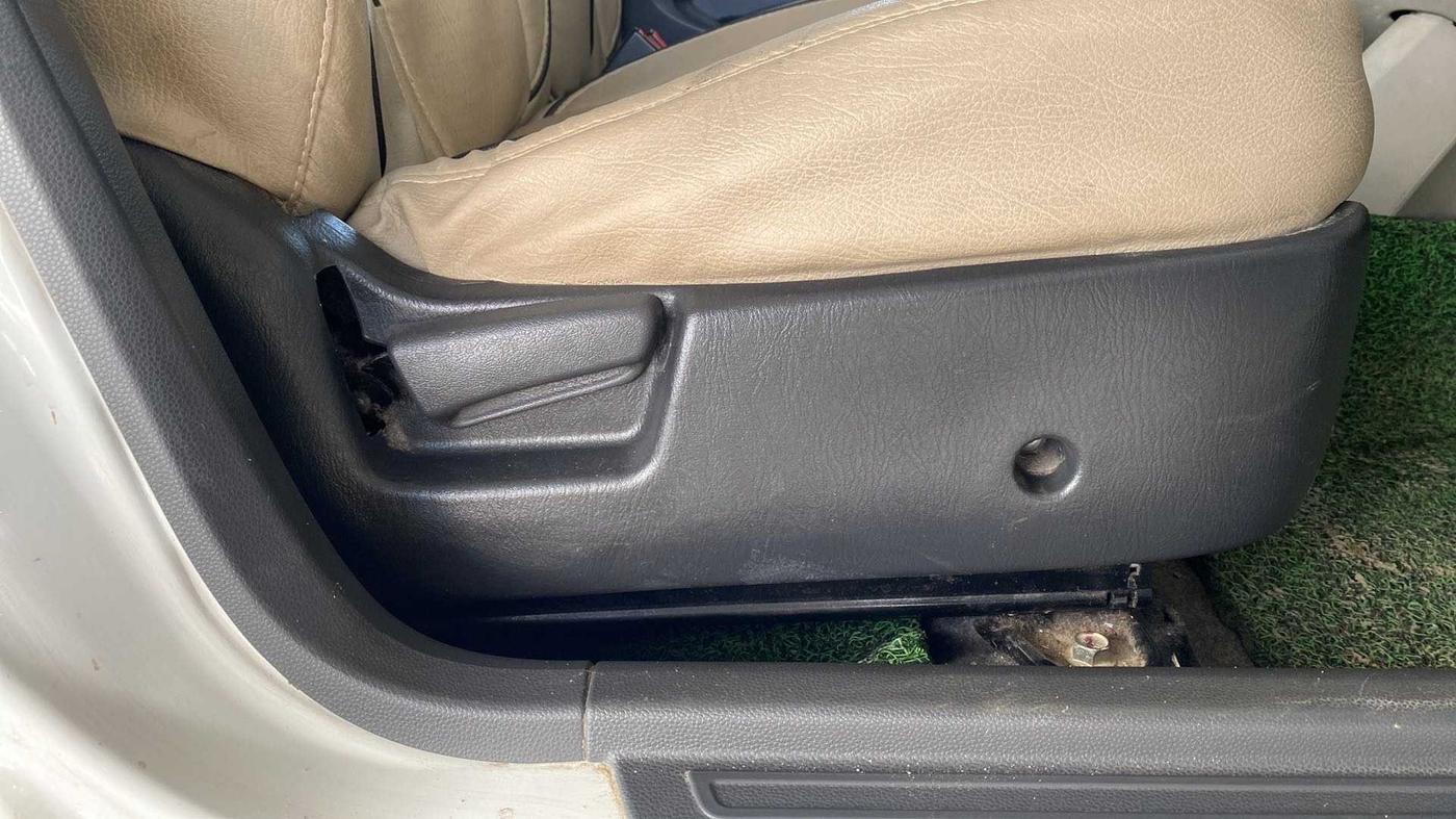2016 Maruti Alto K10 VXI, Petrol, Manual, 25,149 km, Driver Side Adjustment Panel