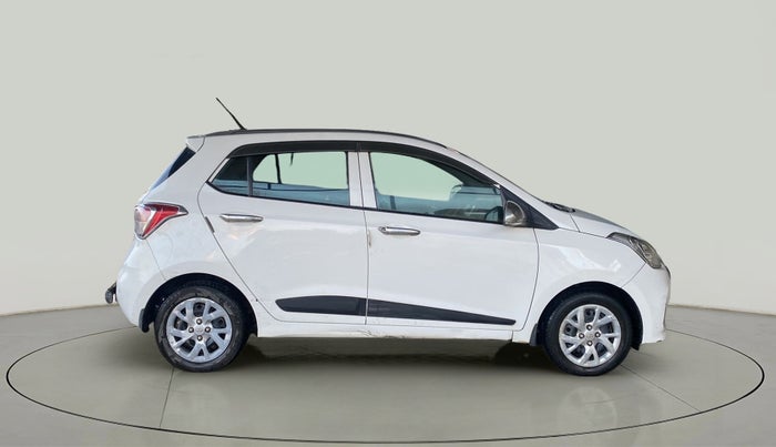 2017 Hyundai Grand i10 SPORTZ 1.2 KAPPA VTVT, Petrol, Manual, 48,055 km, Right Side View