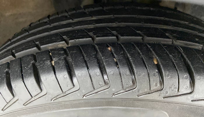 2019 Renault Kwid RXL, Petrol, Manual, 35,984 km, Right Front Tyre Tread