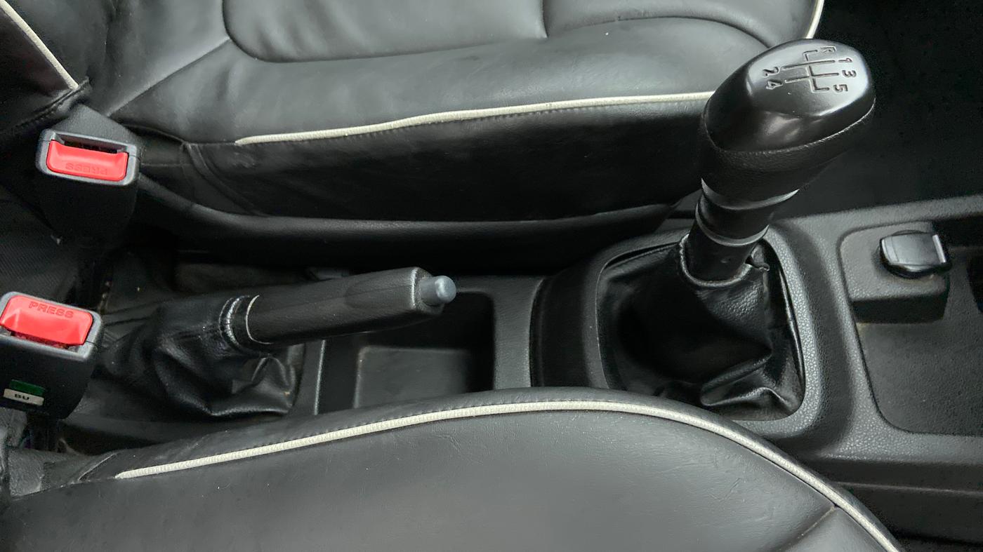 2019 Renault Kwid RXL, Petrol, Manual, 35,984 km, Gear Lever