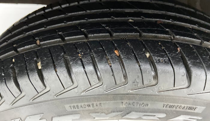 2019 Renault Kwid RXL, Petrol, Manual, 35,984 km, Right Rear Tyre Tread