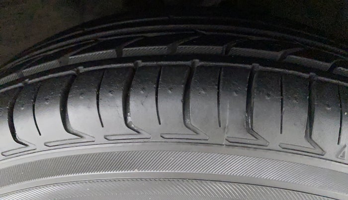 2011 Hyundai i10 ASTA 1.2, Petrol, Manual, 28,962 km, Right Front Tyre Tread