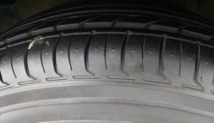 2011 Hyundai i10 ASTA 1.2, Petrol, Manual, 28,962 km, Left Front Tyre Tread