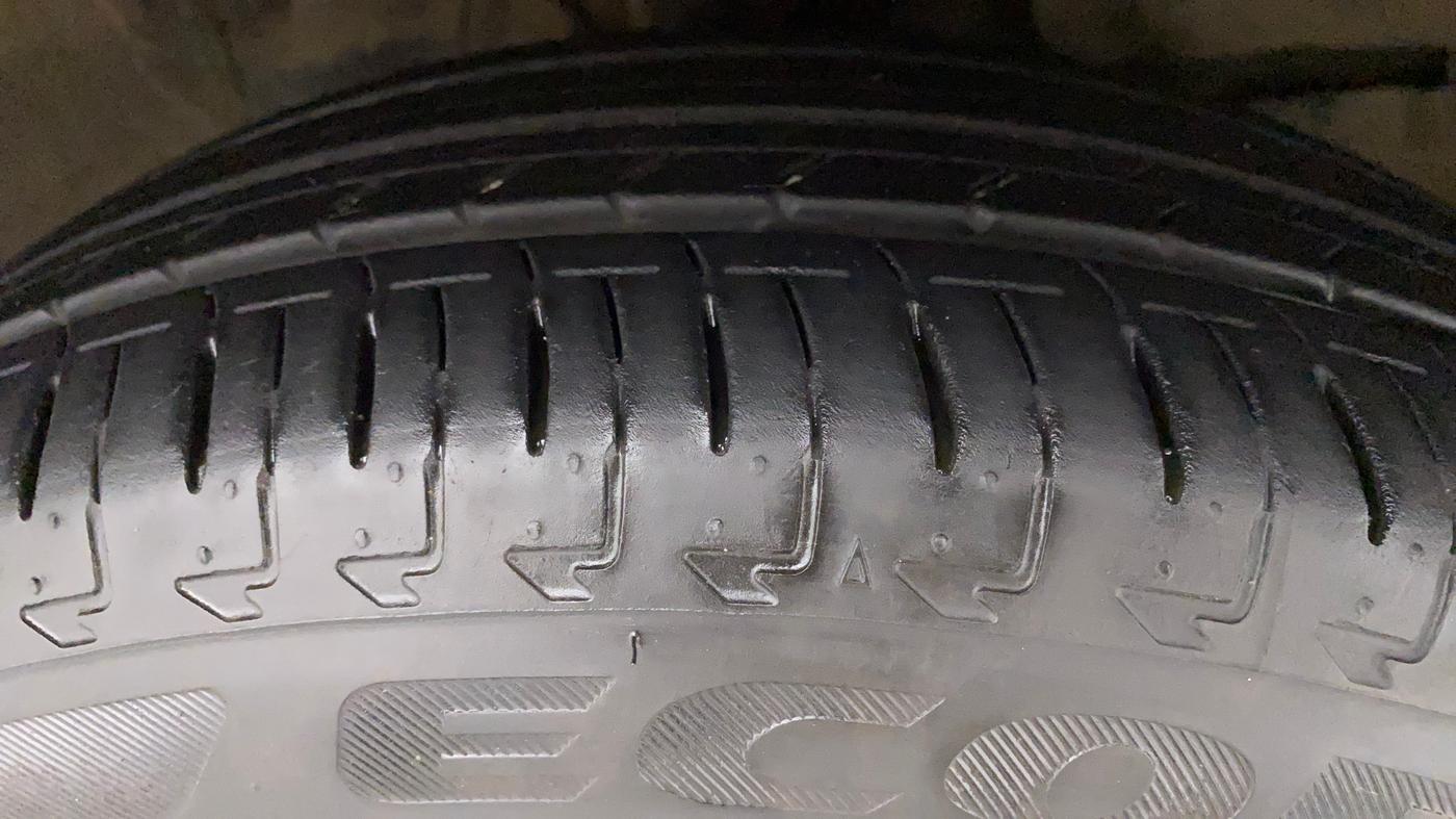 2015 Honda Jazz 1.2L I-VTEC V AT, Petrol, Automatic, 53,583 km, Right Front Tyre Tread