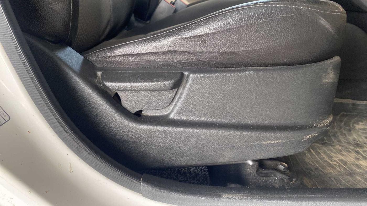 2014 Hyundai Eon SPORTZ, Petrol, Manual, 63,024 km, Driver Side Adjustment Panel