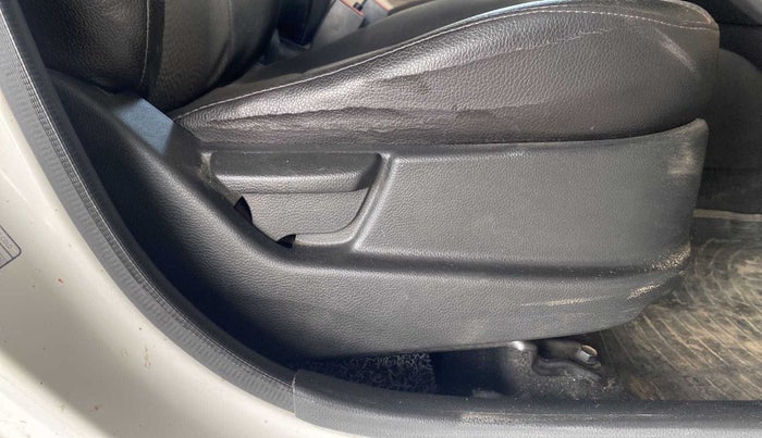 2014 Hyundai Eon SPORTZ, Petrol, Manual, 63,024 km, Driver Side Adjustment Panel