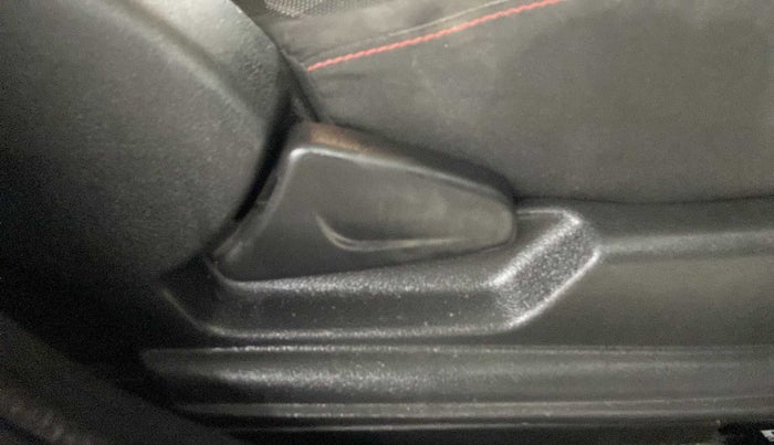 2020 Renault Kwid RXT 1.0 (O), Petrol, Manual, 22,820 km, Driver Side Adjustment Panel