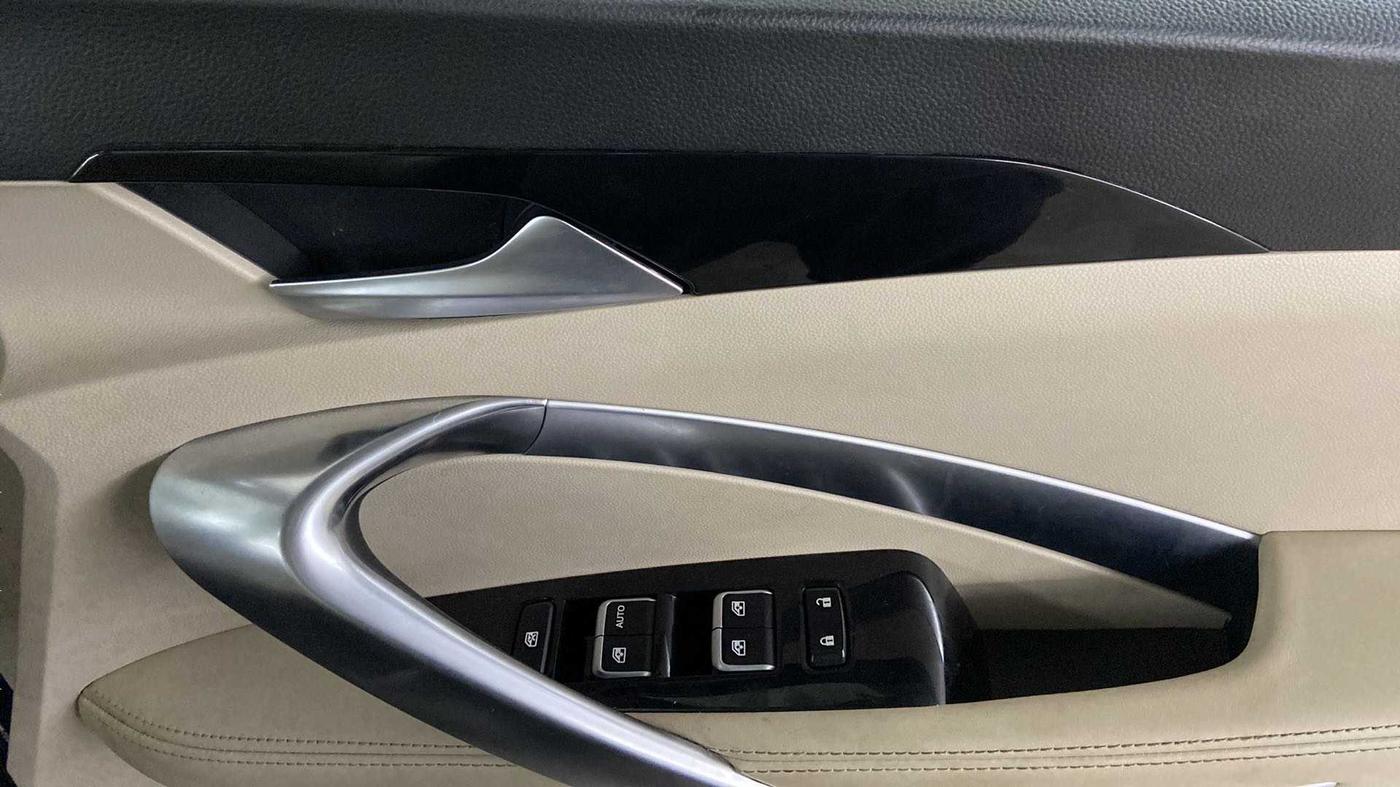 2023 MG HECTOR SHARP 1.5 PETROL CVT, Petrol, Automatic, 10,949 km, Driver Side Door Panels Control
