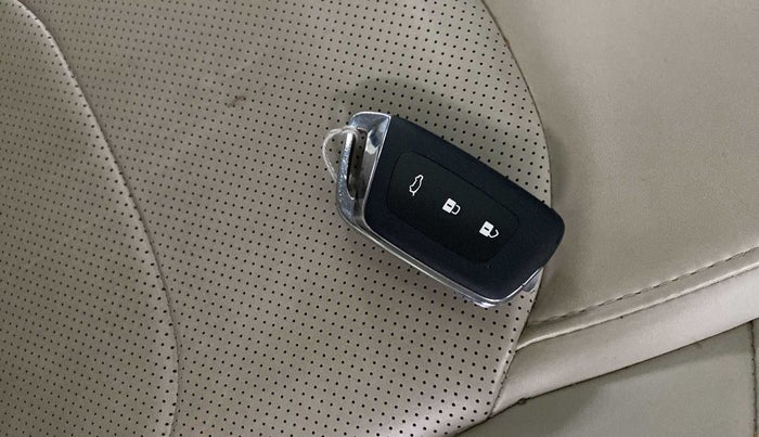 2023 MG HECTOR SHARP 1.5 PETROL CVT, Petrol, Automatic, 10,949 km, Key Close Up