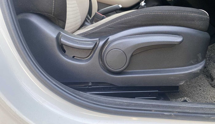 2017 Hyundai Elite i20 ASTA 1.2, Petrol, Manual, 10,388 km, Driver Side Adjustment Panel