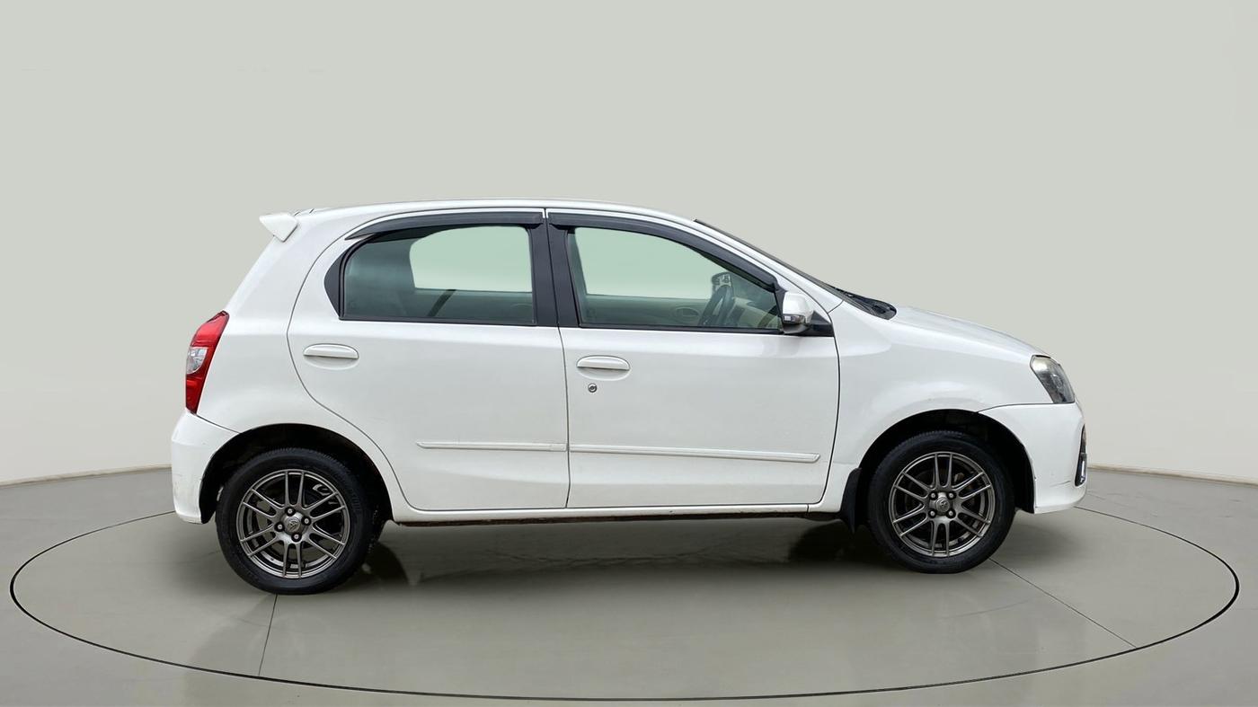 2017 Toyota Etios Liva VX, Petrol, Manual, 47,817 km, Right Side View