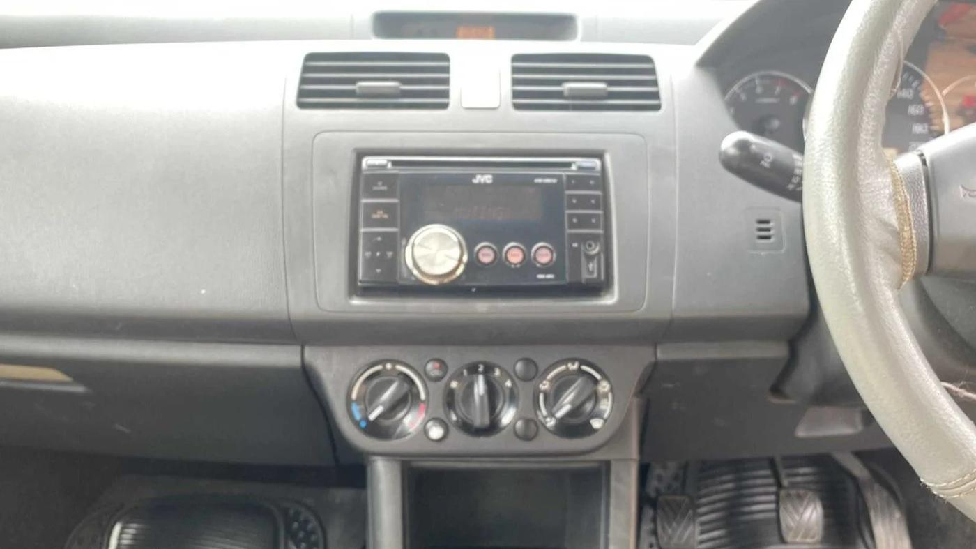 2010 Maruti Swift VXI, Petrol, Manual, 84,935 km, Air Conditioner