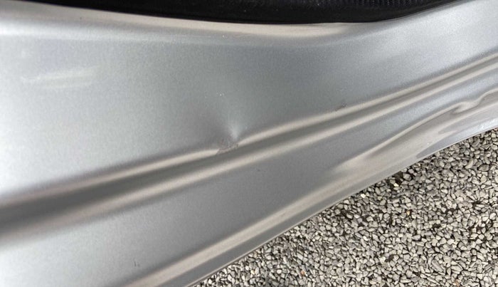 2016 Tata Tiago XT PETROL, Petrol, Manual, 60,104 km, Right C pillar - Slightly rusted