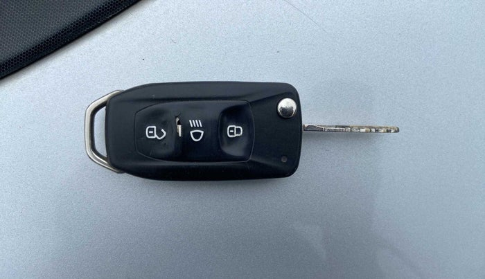 2016 Tata Tiago XT PETROL, Petrol, Manual, 60,104 km, Key Close Up