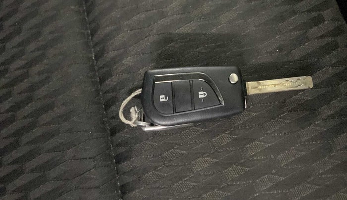2020 Toyota Innova Crysta 2.4 GX AT 7 STR, Diesel, Automatic, 49,956 km, Key Close Up