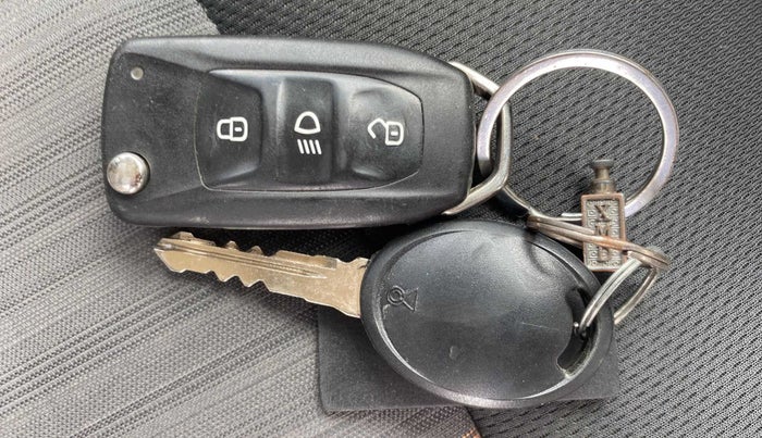 2018 Tata TIAGO NRG PETROL, Petrol, Manual, 19,048 km, Key Close Up