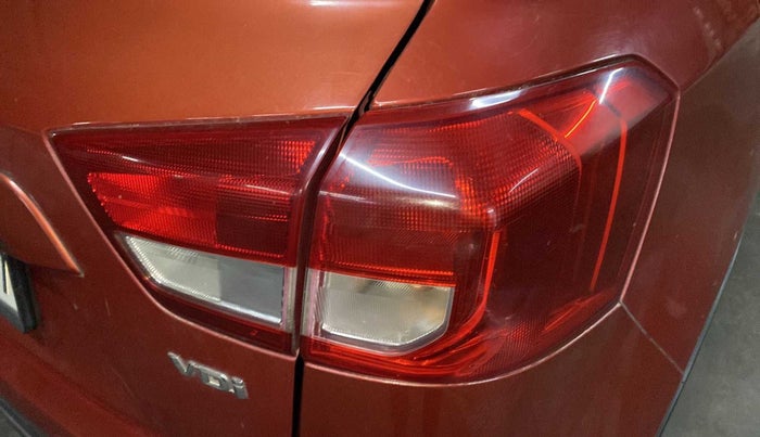 2016 Maruti Vitara Brezza VDI (O), Diesel, Manual, 74,347 km, Right tail light - Minor damage