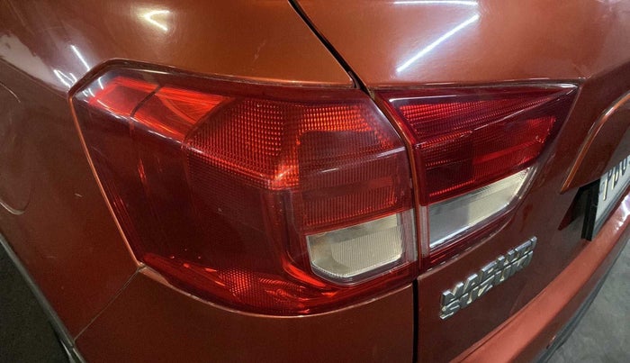 2016 Maruti Vitara Brezza VDI (O), Diesel, Manual, 74,347 km, Left tail light - Minor damage