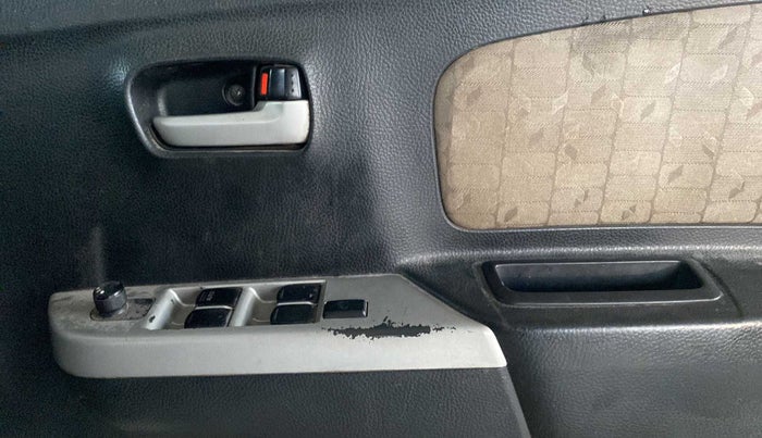 2013 Maruti Wagon R 1.0 VXI, Petrol, Manual, 43,621 km, Driver Side Door Panels Control